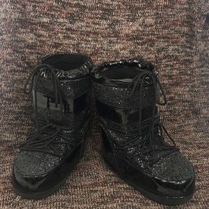 Black Moonboots